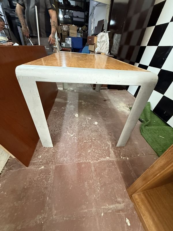 Mesa de metal y madera para decorar tu hogar - imagen 4
