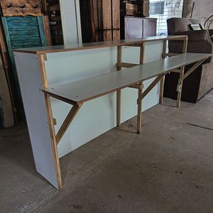 Gran Mostrador Blanco de MDF con Estantes y Superficie Plegable - imagen 3