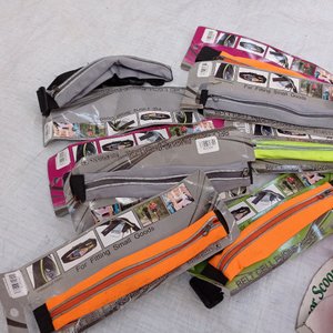 Trece piezas: 2 bozales, pala, correa y cinto portaobjetos para hacer ejercicio. - imagen 3