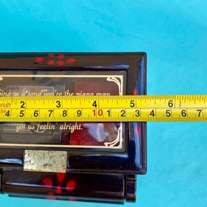 Alhajero musical con forma de piano. Funcionando.  Ver video. 13 cm x 10.5 cm x 14 cm. - imagen 10