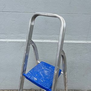 Escalera Plegable de Aluminio con 3 Escalones y Asiento Azul - imagen 4