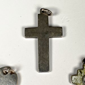 Lote de Cuatro Cruces de Plata Diferentes - imagen 4
