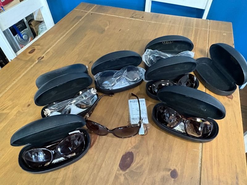 8 Pares de Lentes de Sol Estilo Vintage con Estuches