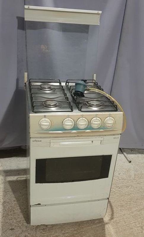 Cocina a Gas Blanca UFESA 4 Hornallas con Válvula