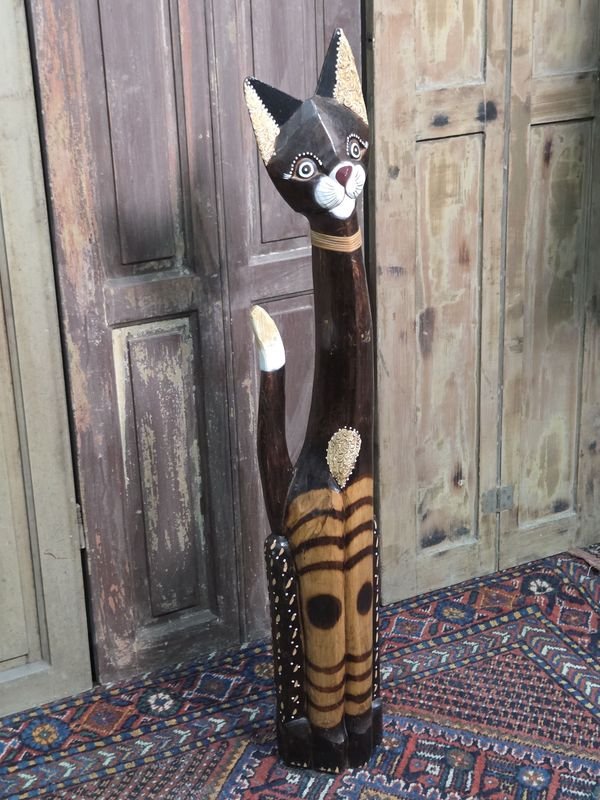 Figura Decorativa de Gato en Madera Tallada