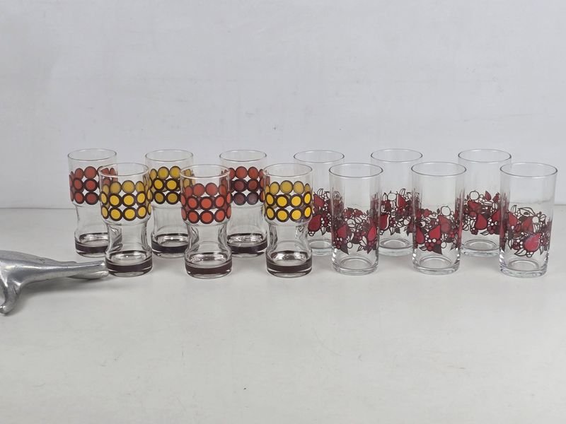 Lote de 12 Vasos Vintage con Diseños de Círculos y Frutas