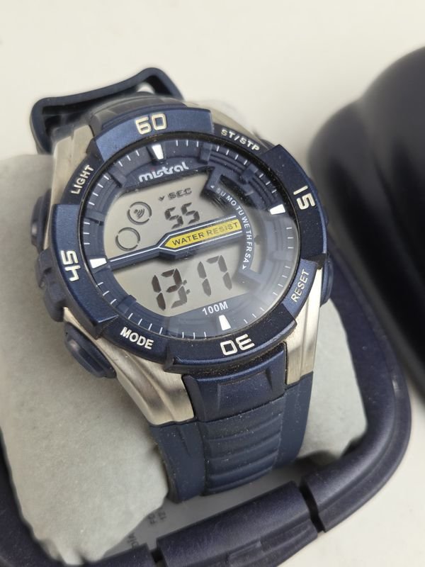 Lote siguiente: Reloj Mistral en su caja original