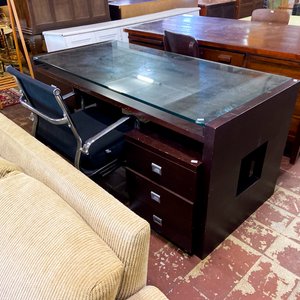 Escritorio moderno con silla de oficina - imagen 1