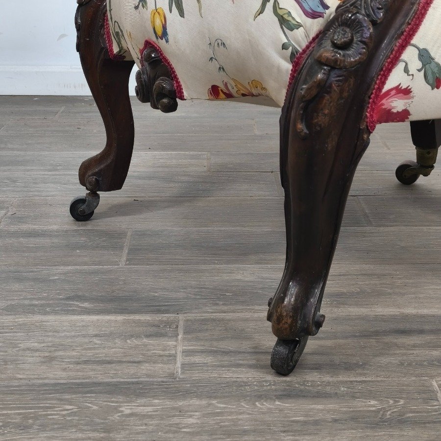 Sillón victoriano de estilo clásico con tapizado floral - imagen 9
