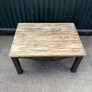 Mesa Ratona Moderna de Madera y Hierro - imagen 3