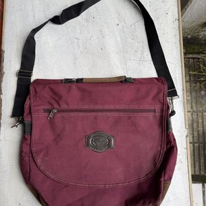 Lote de 2 Bolsos: Negro "PowerTrain 2000" y Bordeaux Estilo Maletín - imagen 4