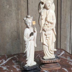 Figura Dama en Marfil con Base de Madera y Detalles en Bronce - imagen 2