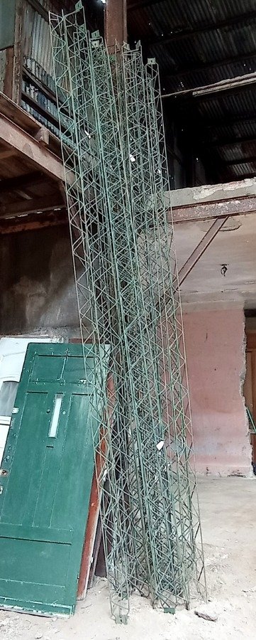 Lote anterior: Colección de jaulas para pájaros artesanales