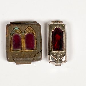 Dos Relicarios Metálicos con Figuras Religiosas - imagen 5