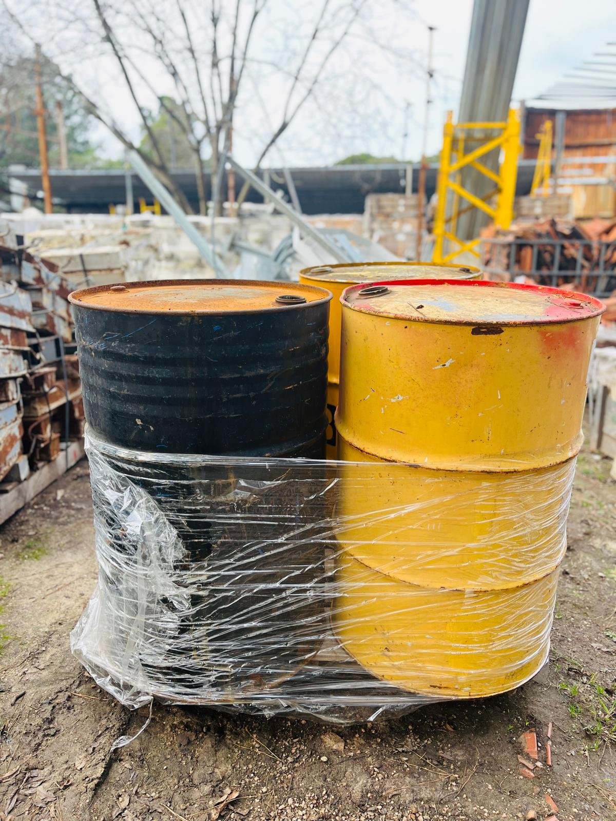 Lote de 4 Tanques Metálicos de 200 Litros