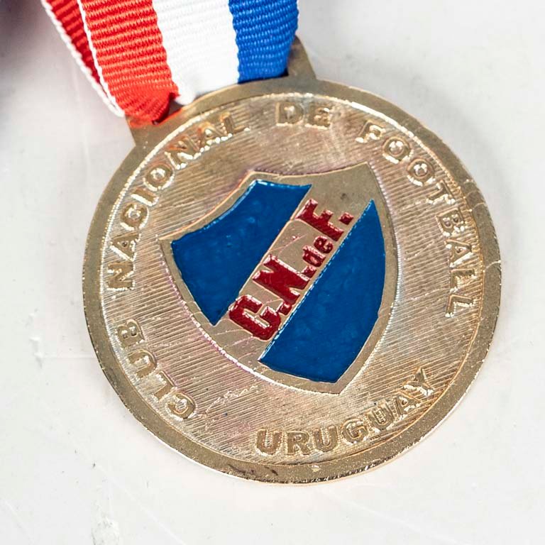Medalla de bronce y esmalte de Nacional Campeón Uruguayo 1998 - imagen 2