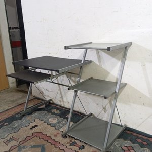 Escritorio Moderno Metálico con Estantes y Bandeja Deslizable - imagen 4