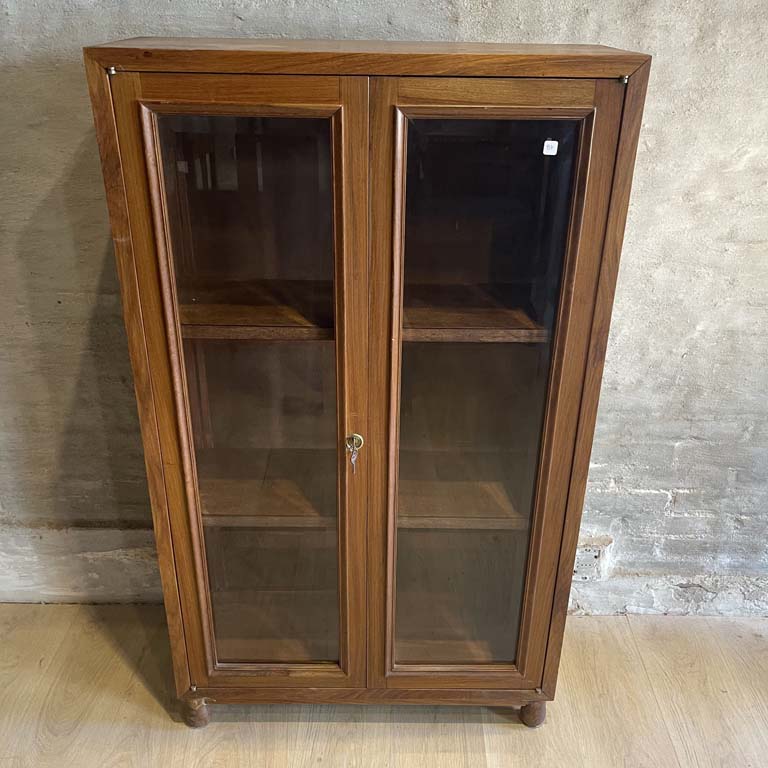 Lote anterior: Biblioteca de madera con puertas de cristal biselado - Medidas: 76x28x130cm