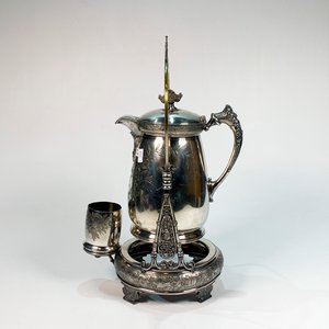 Chocolatera Cuádruple de Metal con Soporte y Base, Decoración Arabesca - imagen 1