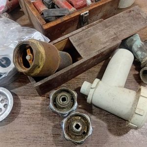 Lote de Accesorios y Repuestos para Plomería y Sanitarios - imagen 2