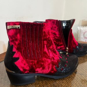 Botas Cortas Tejano Terciopelo Rojo y Charol Negro Talle 36 Belmour - imagen 7