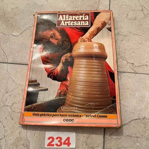 Lote siguiente: Alfalería Artesana: Guía Práctica para Hacer Cerámica por Michael Casson (1986)
