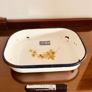 Lote siguiente: Fuente Enlozada Rectangular con Diseño Floral