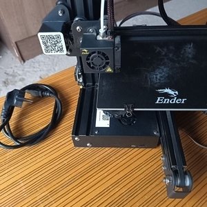 Impresora 3D Ender con Poco Uso - imagen 3