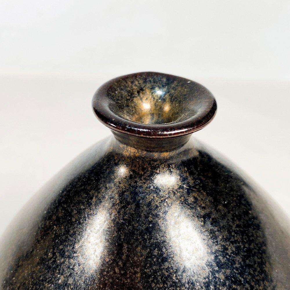 Vaso de cerámica negro con detalles dorados - imagen 2
