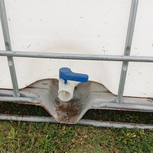 Tanque de Agua IBC de 1000 Litros con Grifo y Tapa - imagen 3