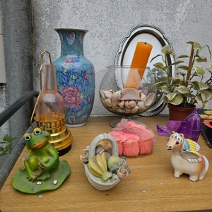 Lote de Adornos Varios: Jarrón, Rana, Cesta de Frutas, Caballo Alado y Más - imagen 3