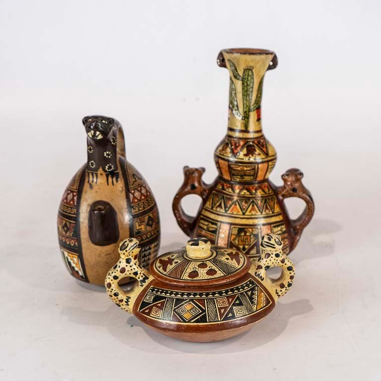 Lote siguiente: Piezas de cerámica decoradas - Jug, vaso y teapot
