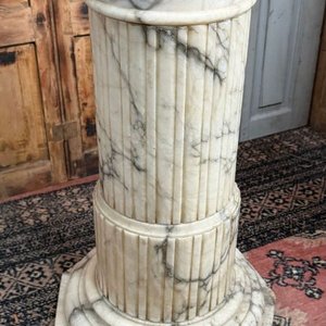 Gran Pedestal de Mármol con Diseño de Frutas - imagen 4