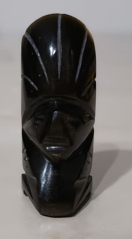 Petit Figura o Tótem Artesanal de Obsidiana Negra - imagen 3