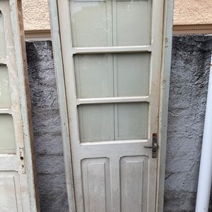 Dos Puertas de Madera con Postigones, Marcos y Llaves - imagen 2
