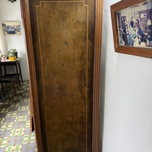 Placard Antiguo de Madera Oscura con Incrustaciones y Cajones - imagen 2