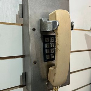 Teléfono Antiguo de Pared con Discado y Portero Eléctrico - imagen 1