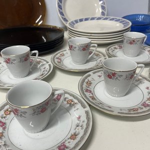 Juego de Vajilla: 6 Tazas con Platillos, Platos y Más - imagen 8