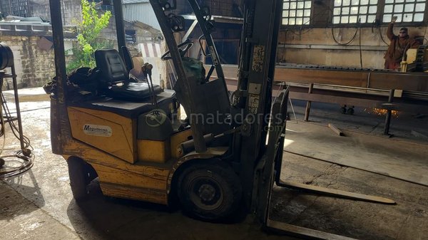 Autoelevador Maquitec Amarillo