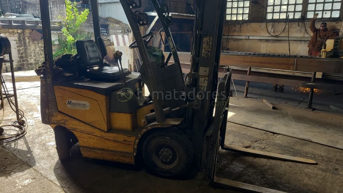 Autoelevador Maquitec Amarillo