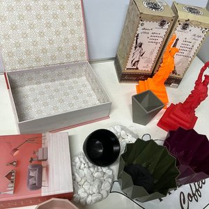 Lote de 12 piezas: Macetas, Estatuas de la Libertad, Cajas y Chapa Decorativa - imagen 9