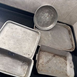 Set de 5 Artículos de Aluminio para Cocina: Budinera, Tortera y Fuentes - imagen 3