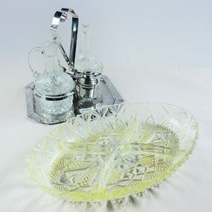 Lote anterior: Set de Aceitera y Vinagrera con Soporte Metálico y Copetinero Oval
