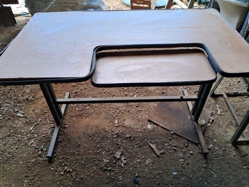 Escritorio estructura metálica y superficie de madera para oficina - imagen 6
