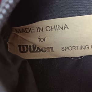 Dos fundas para raquetas de tenis Babolat y Wilson con cierres y correas,  con detalles de uso - imagen 5