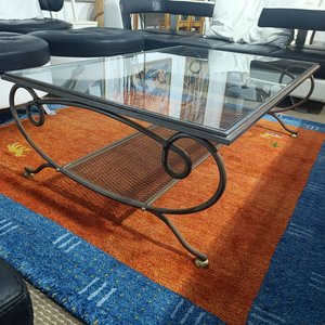 Mesa de Centro Metálica con Tapa de Cristal y Parrilla Inferior - imagen 2