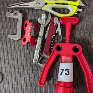 Set de Utensilios de Cocina: Tijera, Sacacorchos, Abrelatas y Más - imagen 2