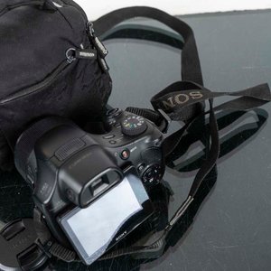 Cámara Digital Sony con Estuche y Cargador - imagen 2