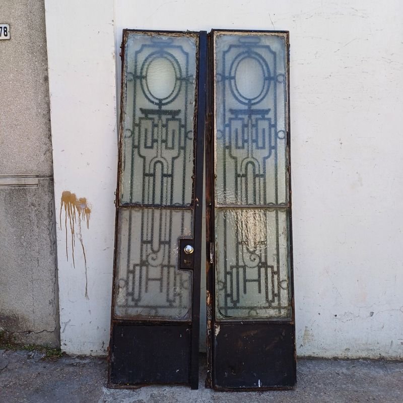 Puertas de hierro forjado antiguas, decorativas y con ventanas - imagen 5