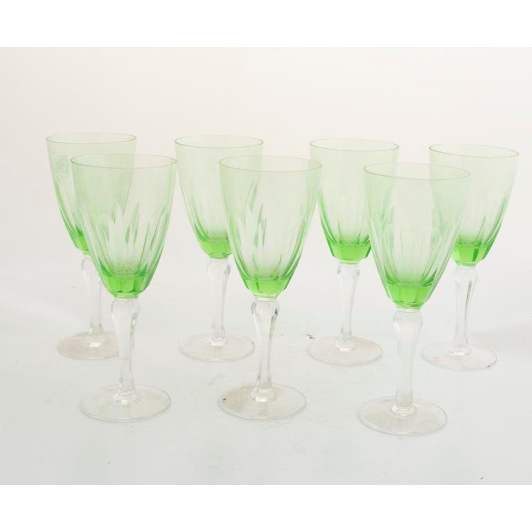 Set de 7 Copas de Cristal Verde Tallado